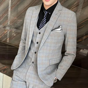 2023 Модерен Нов мъжки ежедневни тънък карирани костюми, палта, комплект от три елемента / Мъжки бизнес Сватбени блейзери в бутика, яке, панталони, жилетка