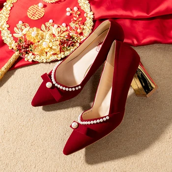 Женските сватбени обувки на висок ток с остър пръсти. Перлени лъкове, удобни и модерни сватбени обувки, високи токчета Пролет-есен 2022