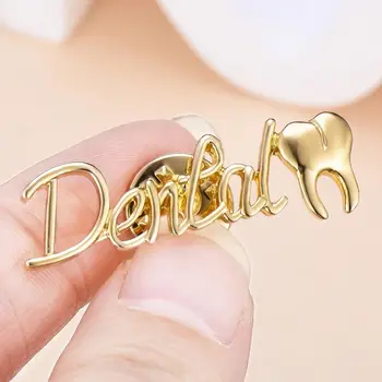 Иконата на зъболекар Класически Медицински зъб, Златна Метална Брошка на ревера за подарък зъболекар-интерну